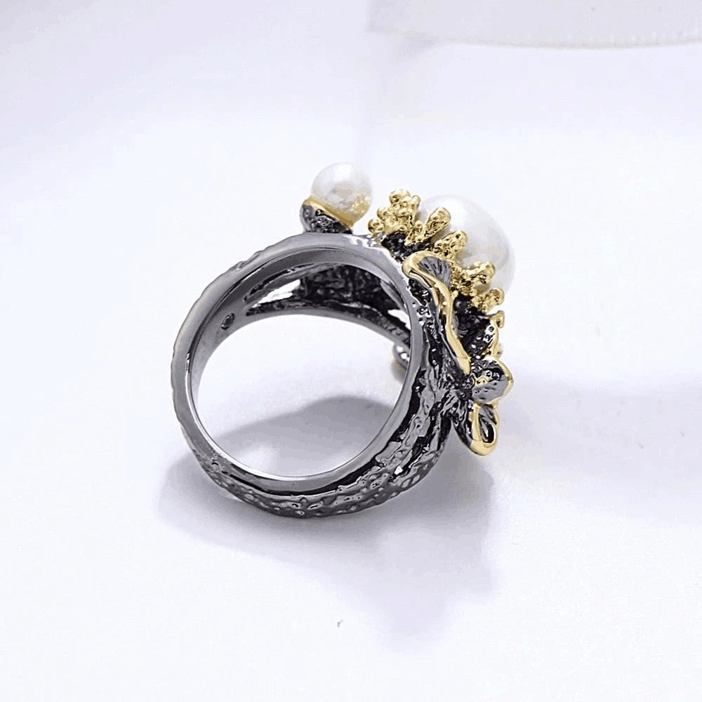 Florale ring met grote parel