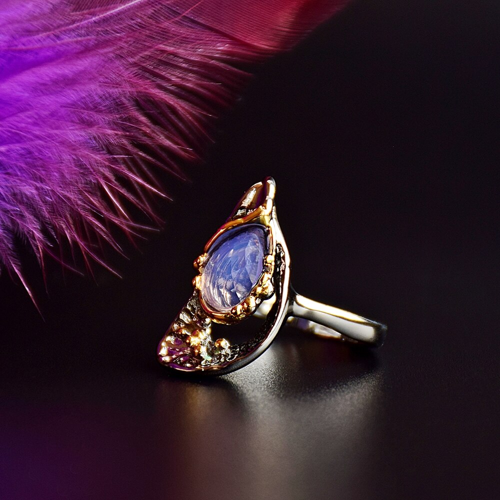 Ring met grote roze siersteen