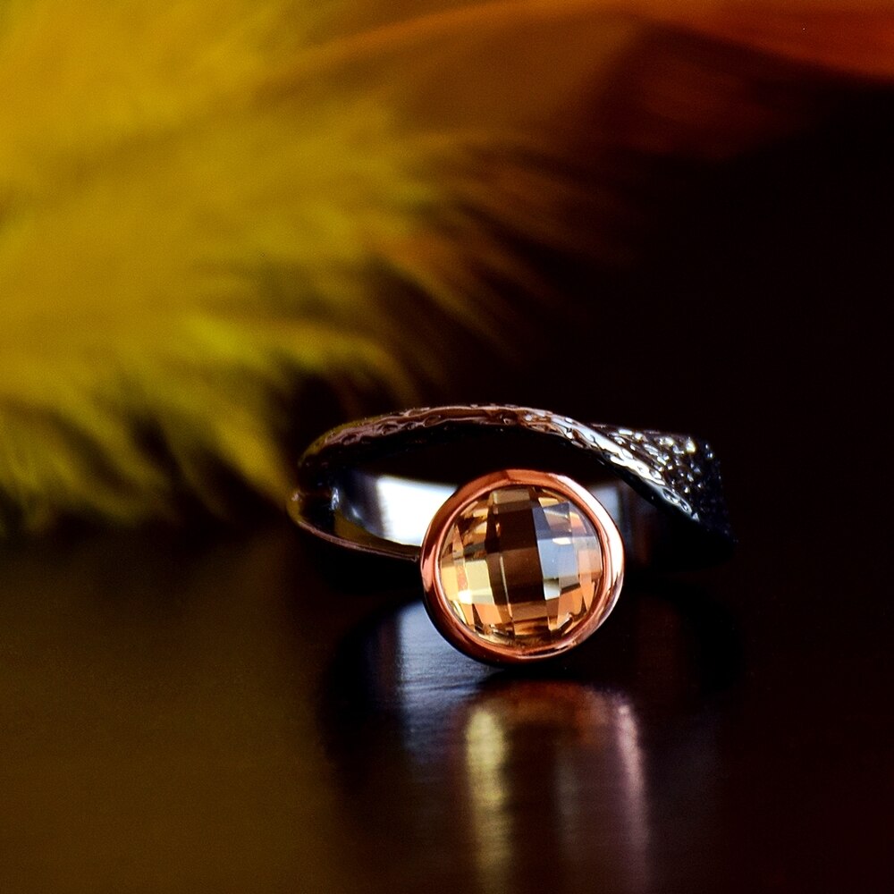 Eenvoudige ring met licht gele siersteen