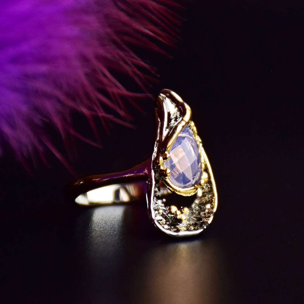 Ring met grote roze siersteen
