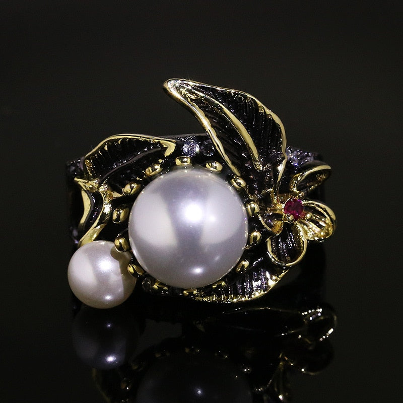 Florale ring met grote parel