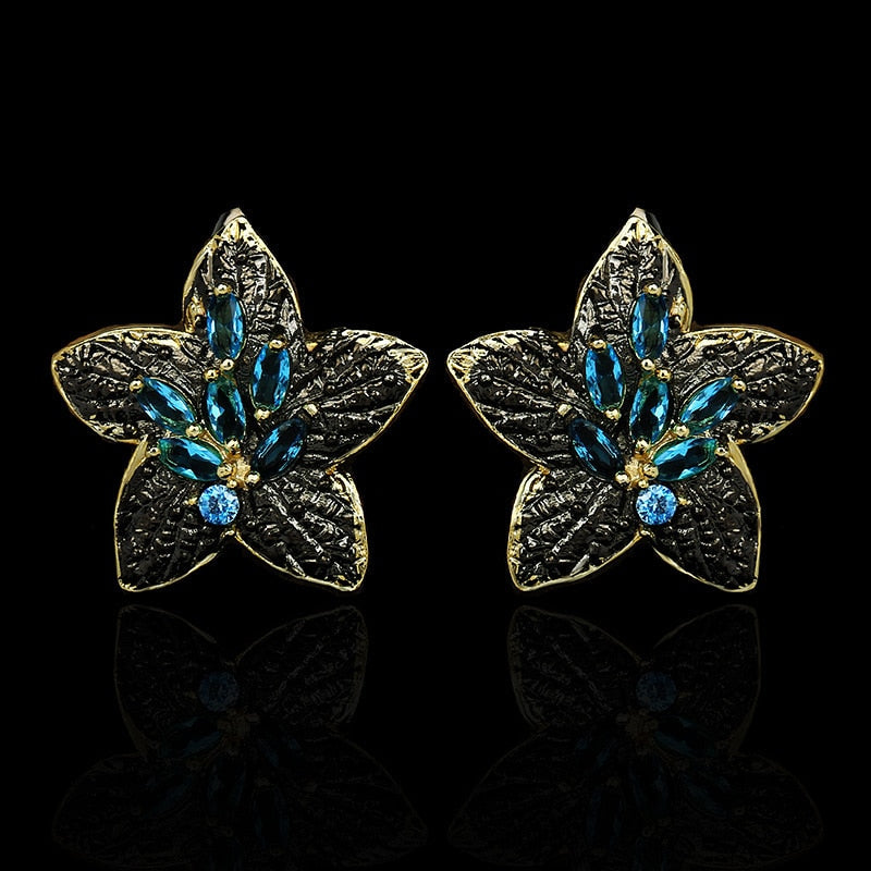 Bloemvormige oorbellen met blauwe sierstenen