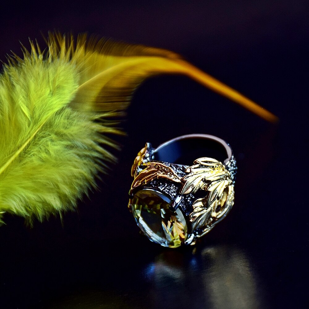 Fleurige ring met goud en groene siersteen