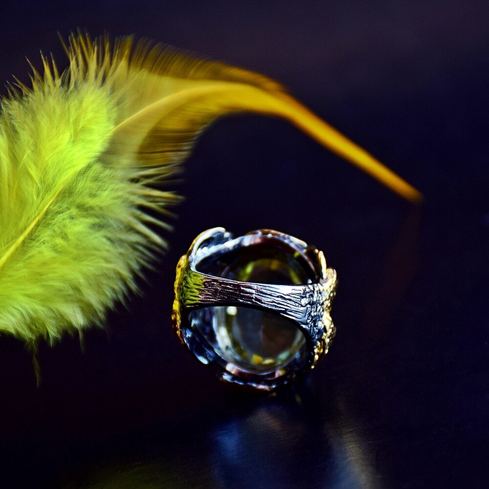 Fleurige ring met goud en groene siersteen