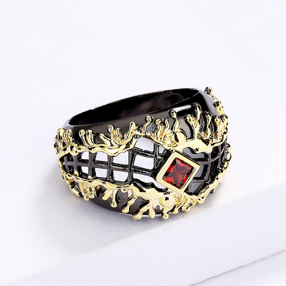 Gewoven zwart-gouden ring met rode siersteen