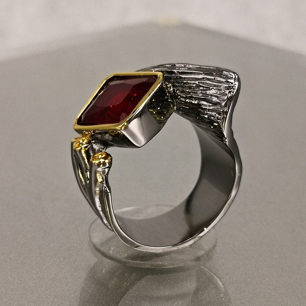 Ring met grote rode siersteen