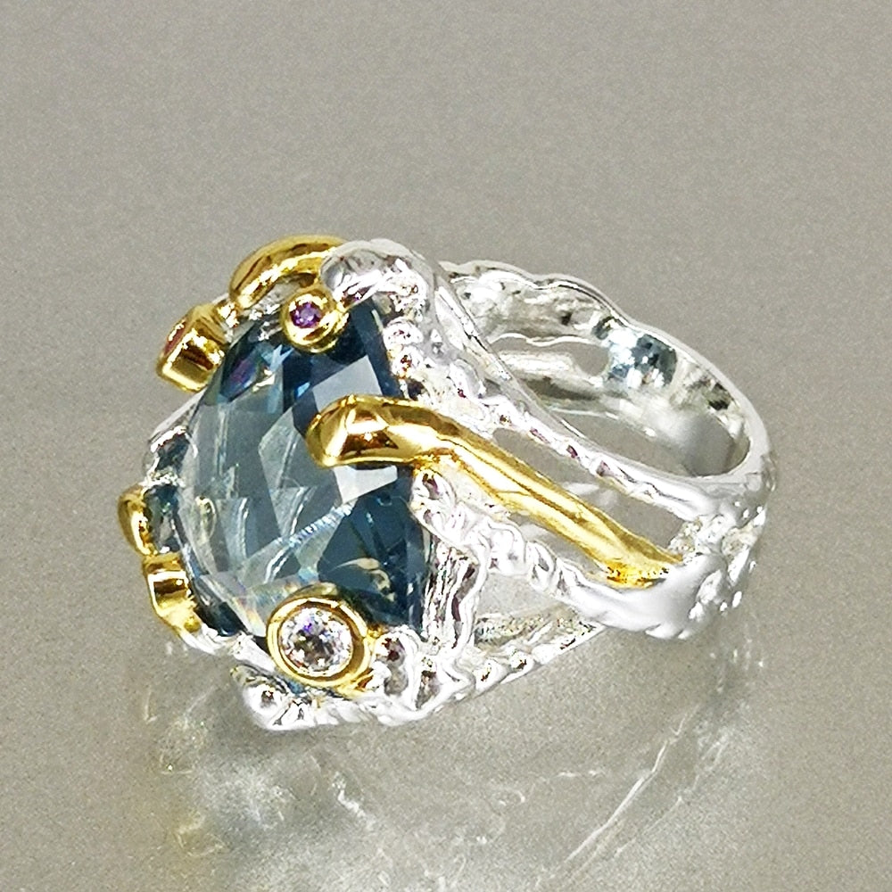 Ring met grote blauwe siersteen