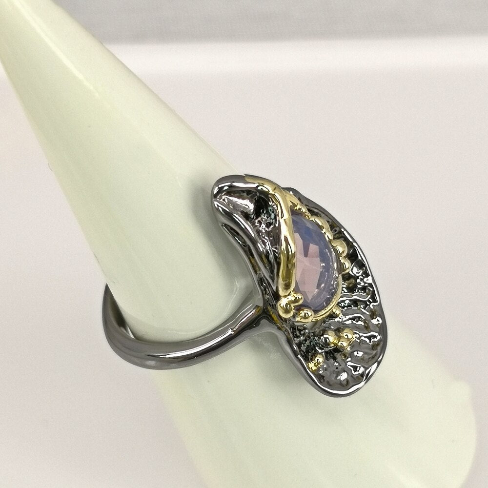 Ring met grote roze siersteen