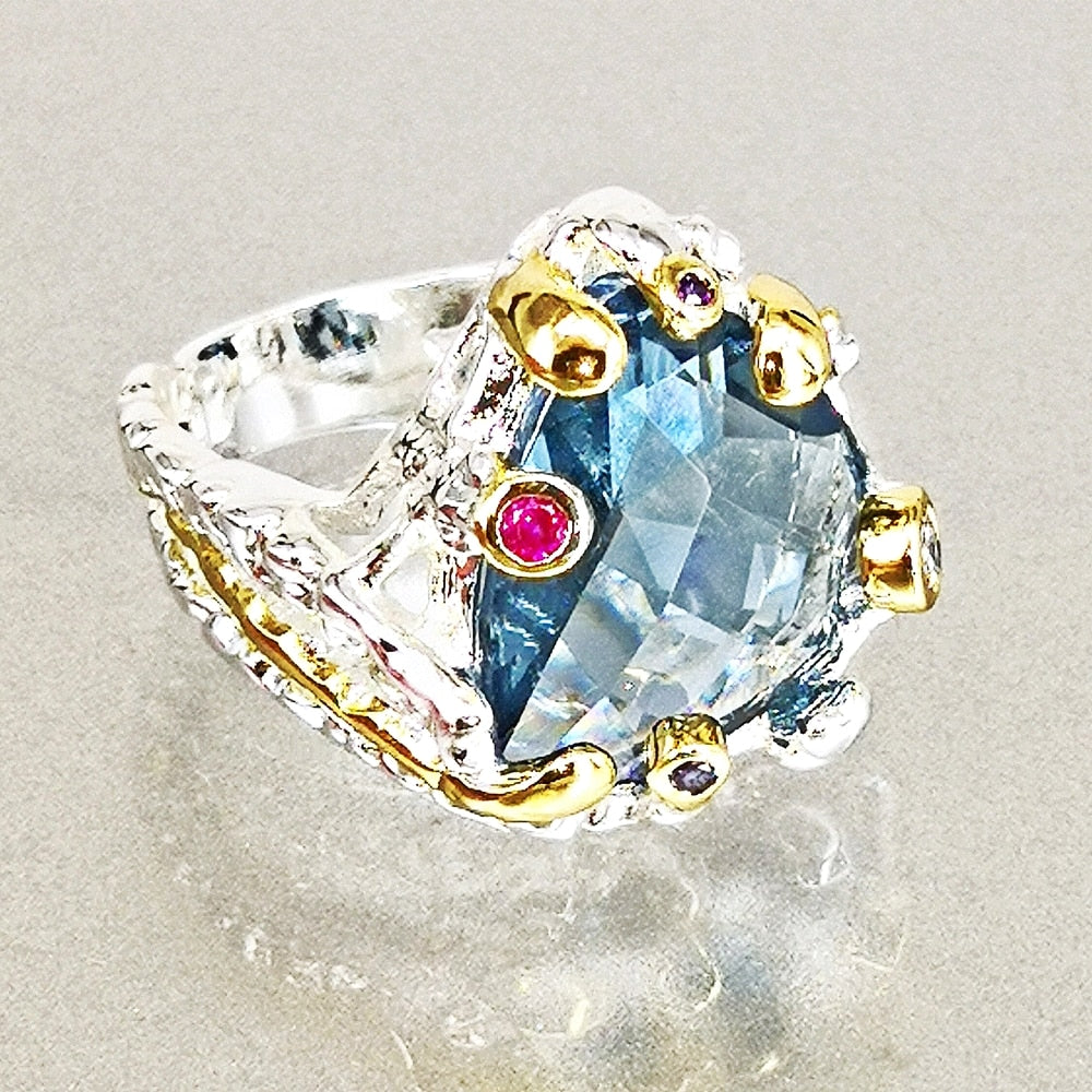 Ring met grote blauwe siersteen