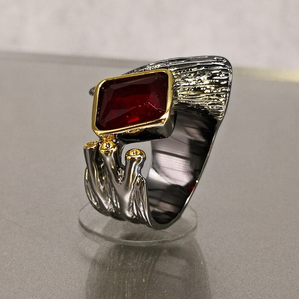 Ring met grote rode siersteen