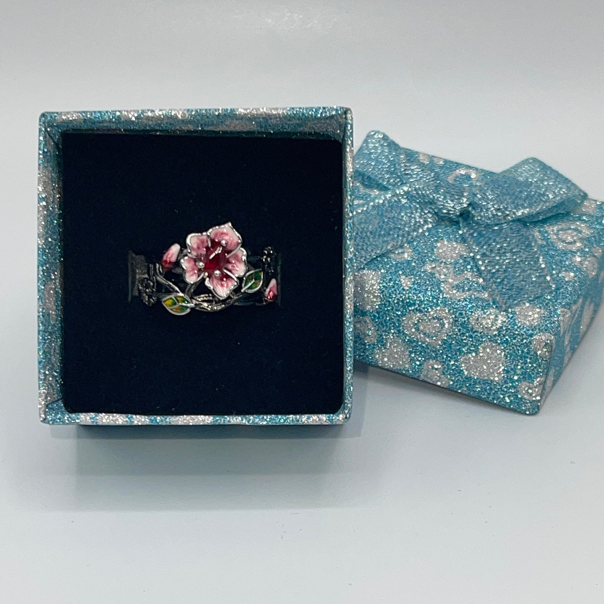 Fleurige ring met roze bloesem