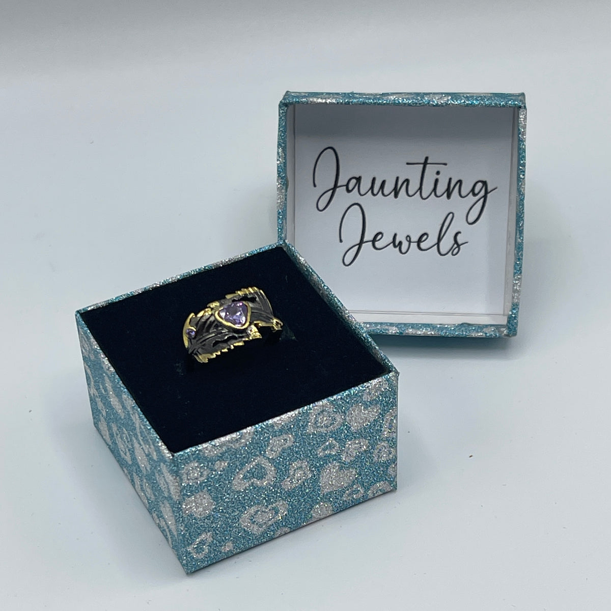 Bladvormige ring met paarse siersteen