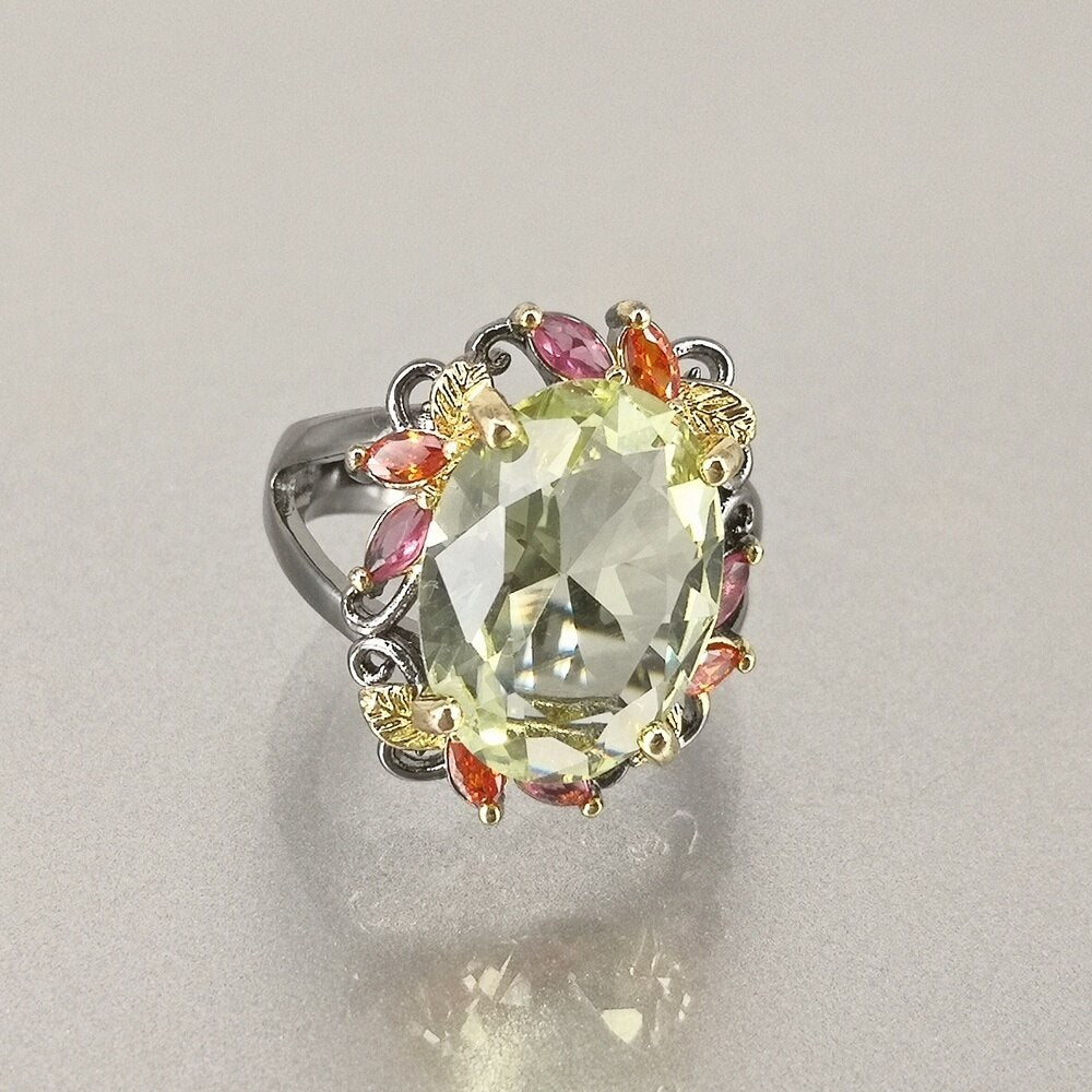 Fleurige ring met grote groene siersteen
