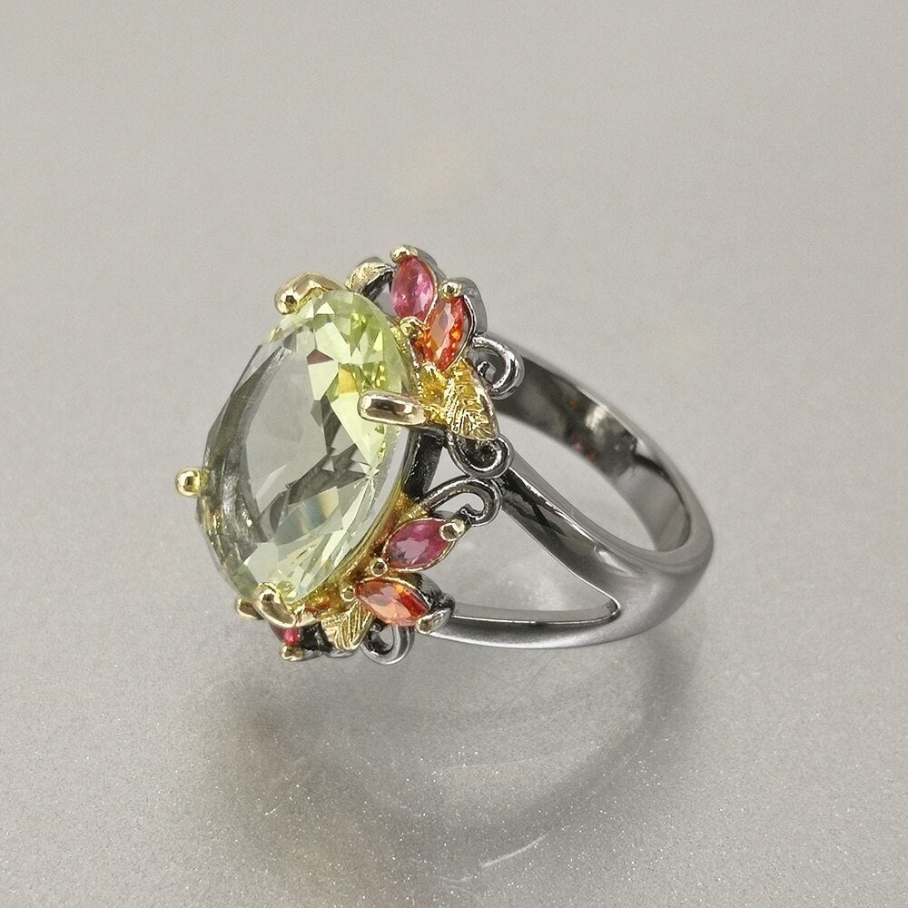 Fleurige ring met grote groene siersteen