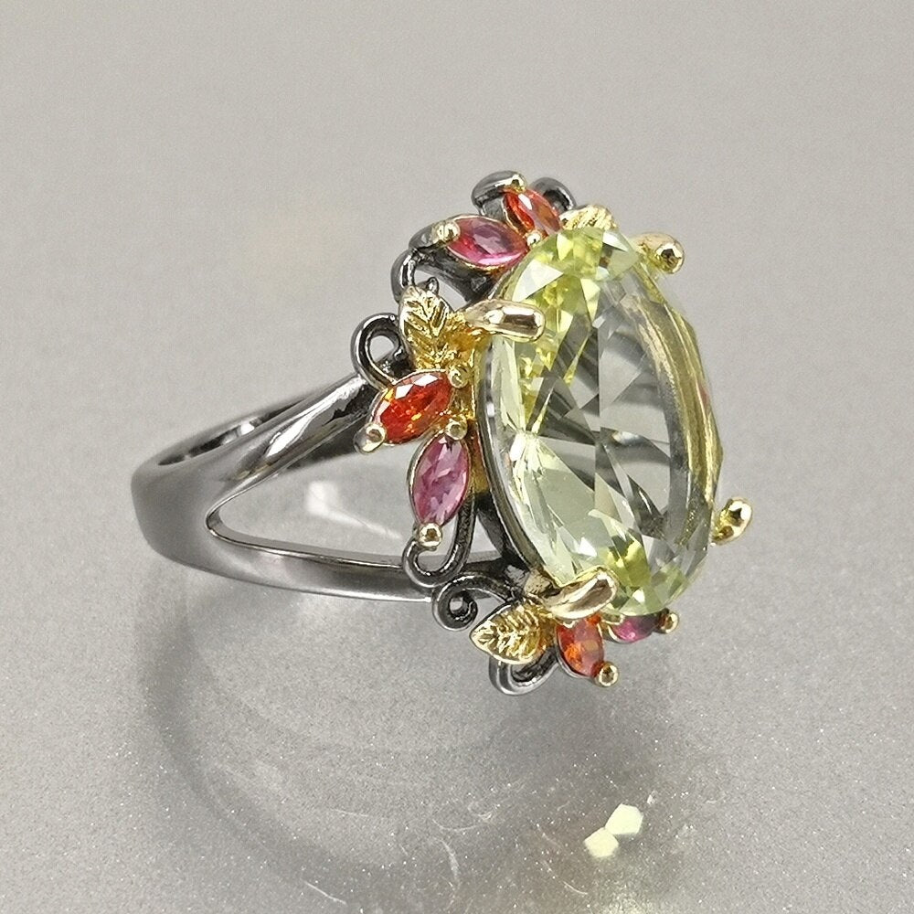 Fleurige ring met grote groene siersteen
