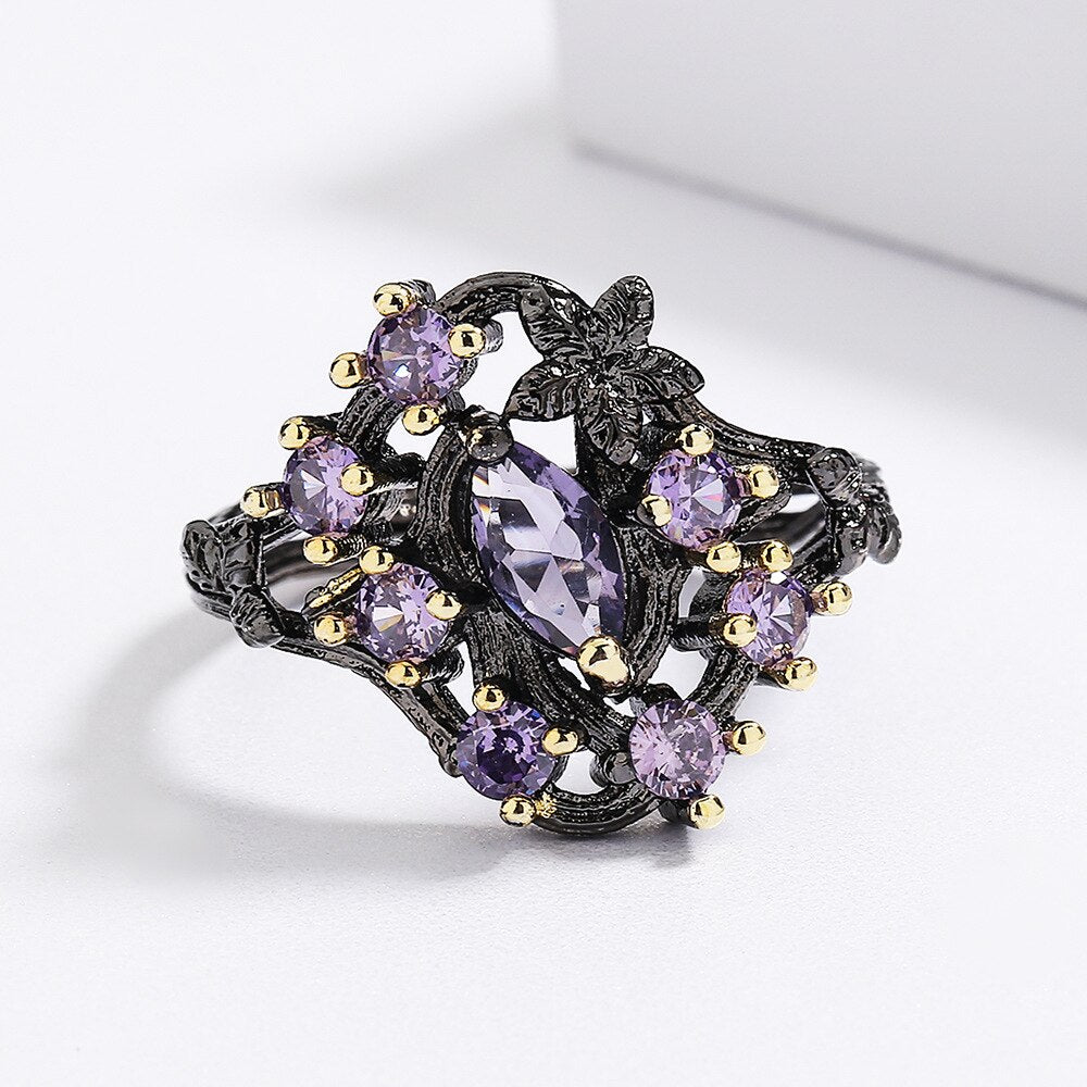 Fleurige ring met paarse sierstenen