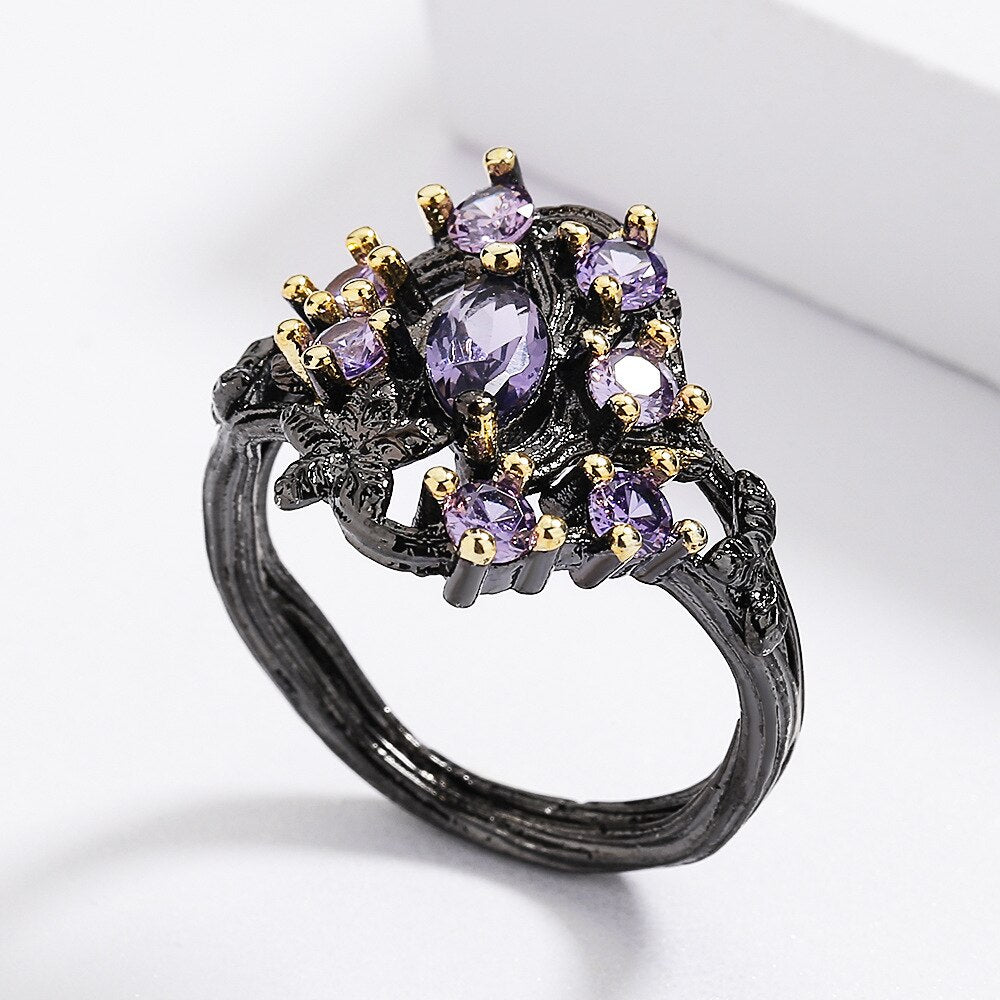 Fleurige ring met paarse sierstenen