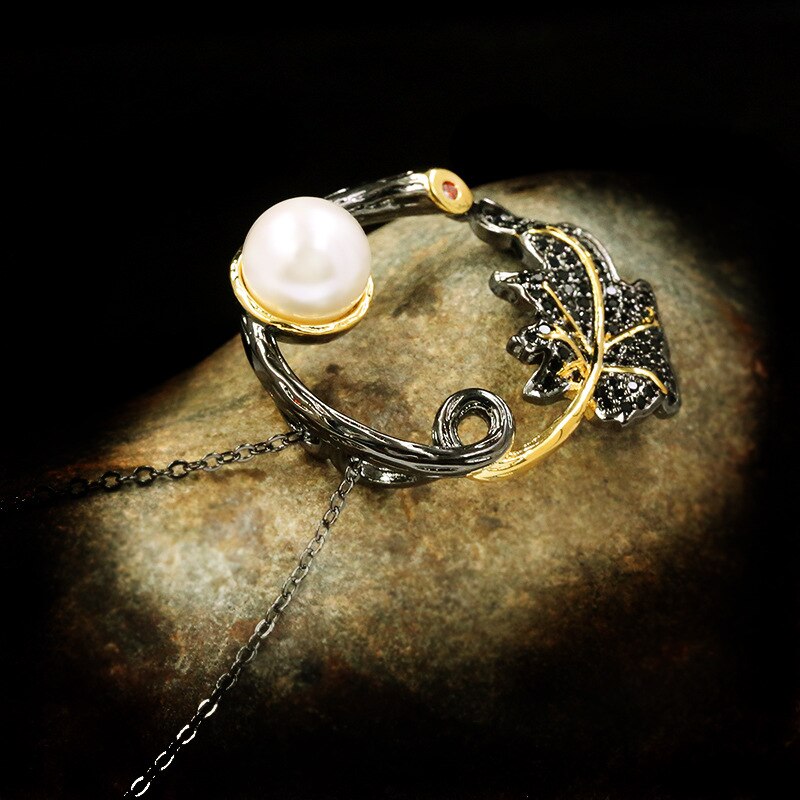 Retro leaf necklace with a white pearl