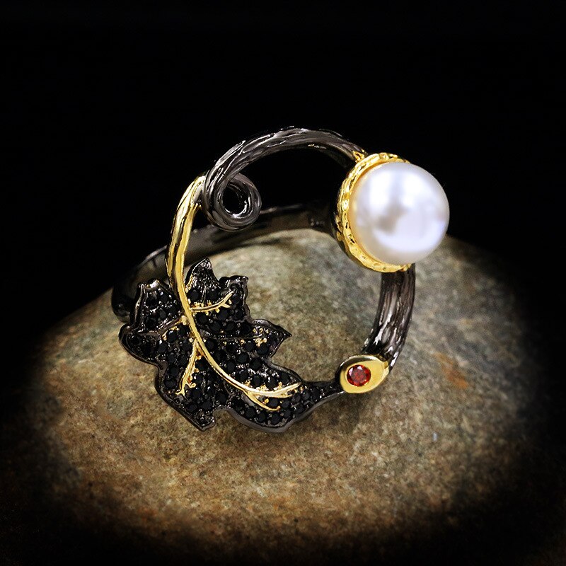 Retro leaf ring with a white pearl